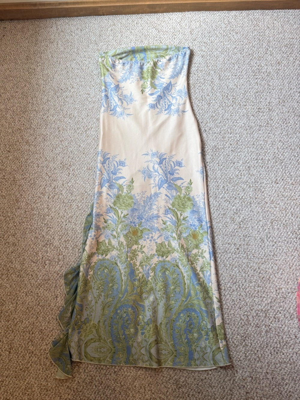 Strapless silky dress - Picture 4 of 5